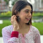 Niti Taylor Instagram - Looking at life through rose coloured dress 💖 Wishing you & ur family a joyous and blessed Ganesh Chaturthi filled with love and devotion, may Ganpati bless you and your loved ones with health and prosperity as well. Ganpati Bappa Morya 🙏🏼 Outfit @zubeida_diaries Styling: @styling.your.soul