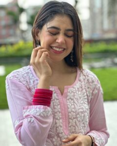 Niti Taylor Instagram - Looking at life through rose coloured dress 💖 

Wishing you & ur family a joyous and blessed Ganesh Chaturthi filled with love and devotion, may Ganpati bless you and your loved ones with health and prosperity as well. 
Ganpati Bappa Morya 🙏🏼

Outfit @zubeida_diaries
Styling: @styling.your.soul