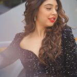 Niti Taylor Instagram - Lover🖤 #kaiseyehyaarian #promotions #nititaylor #lover #helloseptember Makeup @dishisanghvii Hair @suvarna_hair_stylist 📸 @iam_rajinamdar