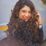 Niti Taylor Instagram - Lover🖤 #kaiseyehyaarian #promotions #nititaylor #lover #helloseptember Makeup @dishisanghvii Hair @suvarna_hair_stylist 📸 @iam_rajinamdar