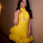 Niti Taylor Instagram – Just like sunflowers, keep your face towards the light and you’ll bloom💛 

Makeup @dishisanghvii
Assisted by @faces_by_sarahh
Hair @suvarna_hair_stylist 
📸 @iam_rajinamdar 
Outfit @nidhiandmahak
Styled by @stylingbyvictor @sohail__mughal___
Assisted by @styleby_antara
Earrings @blingvine
Ring @ethnicandaz
Bangles @baala_jewels