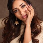 Nivetha Pethuraj Instagram - Stylist: @jayalakshmisundaresan Outfit: @rehanabasheerofficial Jewellery : @mspinkpantherjewel PC : @pranav.foto