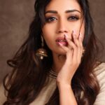 Nivetha Pethuraj Instagram - Stylist: @jayalakshmisundaresan Outfit: @rehanabasheerofficial Jewellery : @mspinkpantherjewel PC : @pranav.foto