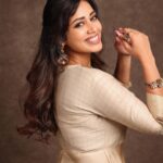Nivetha Pethuraj Instagram - Stylist: @jayalakshmisundaresan Outfit: @rehanabasheerofficial Jewellery : @mspinkpantherjewel PC : @pranav.foto