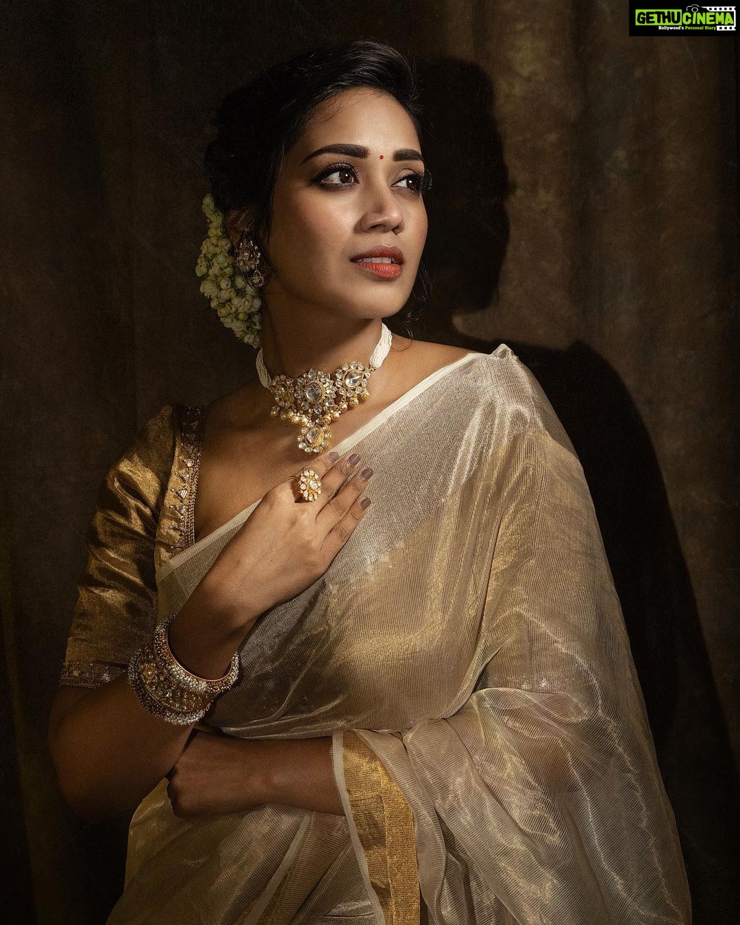 Nivetha Pethuraj Instagram - Just Love🤍 Stylist - @dilesha_shafa Saree - @real_weaverstory Creative Producer: @ramugajjala Digitec: @rjrachastoryteller Photographer - @jimmynomula Jewellery- @karnikajewelshyd