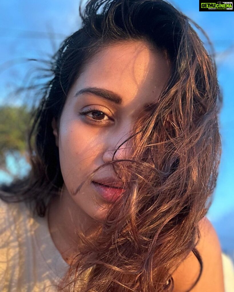 Nivetha Pethuraj Instagram - Guess how many drones in the last slide 🤯