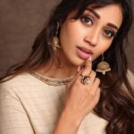 Nivetha Pethuraj Instagram - Stylist: @jayalakshmisundaresan Outfit: @rehanabasheerofficial Jewellery : @mspinkpantherjewel PC : @pranav.foto