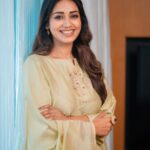 Nivetha Pethuraj Instagram – Stylist @dilesha_shafa
Outfit  @real_weaverstory
Jewellery @karnikajewelshyd
Photographer @they_call_me_keshu
