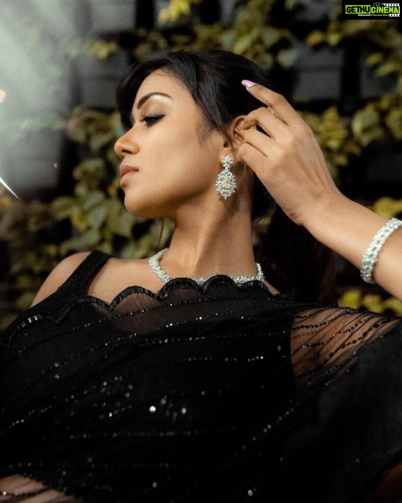 Nivetha Pethuraj Instagram - Outfit @sawangandhiofficial Jewellery @karnikajewelshyd Stylist @dilesha_shafa Photographer @_suru