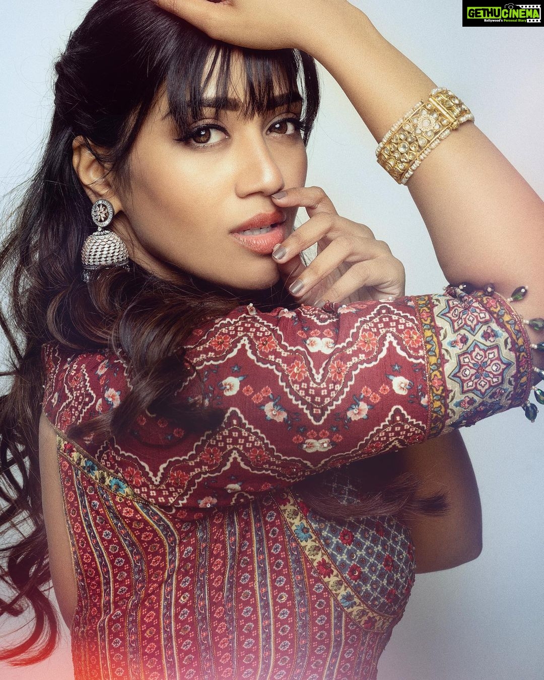 Nivetha Pethuraj Instagram - Stylist @dilesha_shafa Outfit @kalista.official from @perniaspopupshop Jewellery @karnikajewelshyd Photographer @jimmynomula Creative producer @ramugajjala Digitec @rjrachastoryteller