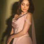 Nushrratt Bharuccha Instagram - Peach-Out ✌🏻 Outfit by :- @karishmaashita Jewellery by :- @mkjewels_india Style by: @samidha.wangnoo Style team : @ritika.kishnani @yashtikaasharmaa Make up : @vardannayak Hair by : @ashwini_hairstylist 📸 : @miteshsphotography
