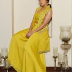 Nushrratt Bharuccha Instagram – Sun-Sani 🌞
#Akelli 

Outfit : @loka_byveerali 
Jewellery : @karishma.joolry 
@dipublicrelations 

Styled by : @samidha.wangnoo 
Style team : @ritika.kishnani  @yashtikaasharmaa 

Make up : @vardannayak 
Hair by : @ashwini_hairstylist 
📸 : @miteshsphotography