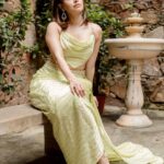 Nushrratt Bharuccha Instagram – Akelli na bazaar jaaye karo.. nazar lag jaayegi 😉😉 
#Akelli #25thAugustInTheatres 

Outfit @punitbalanaofficial 
Jewelry @pinklanebyrashi 

Photographer @jpic.in 

Makeup @vardannayak 
Hair @ashwini_hairstylist 

Stylist @nidhijeswani 
Assisted by @nirikshapoojary_