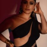 Nushrratt Bharuccha Instagram - I’m back, watch yours ♠️ Outfit: @room24official Jewellery: @sakshijhunjhunwalaofficial @zariinjewelry 👠 : @maisonvalentino Styled by: @samidha.wangnoo Make Up: @makeupbyshefali.s 📸: @studio.bickiboss @bickiboss