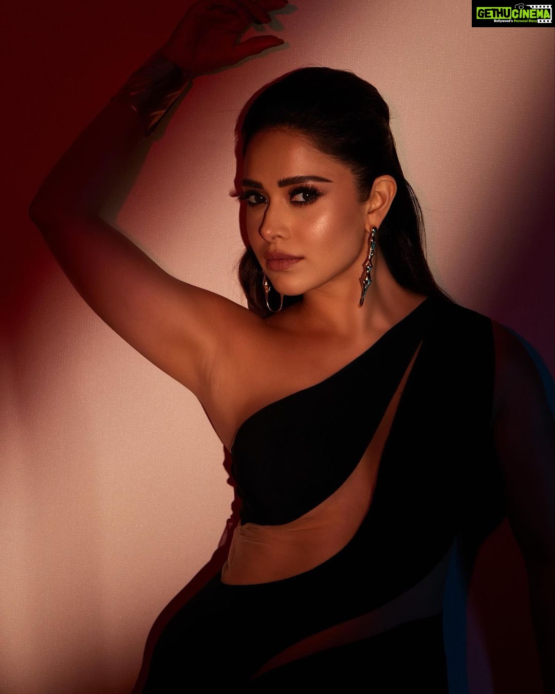 Nushrratt Bharuccha Instagram - I’m back, watch yours ♠️ Outfit: @room24official Jewellery: @sakshijhunjhunwalaofficial @zariinjewelry 👠 : @maisonvalentino Styled by: @samidha.wangnoo Make Up: @makeupbyshefali.s 📸: @studio.bickiboss @bickiboss