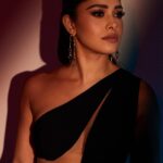 Nushrratt Bharuccha Instagram - I’m back, watch yours ♠️ Outfit: @room24official Jewellery: @sakshijhunjhunwalaofficial @zariinjewelry 👠 : @maisonvalentino Styled by: @samidha.wangnoo Make Up: @makeupbyshefali.s 📸: @studio.bickiboss @bickiboss