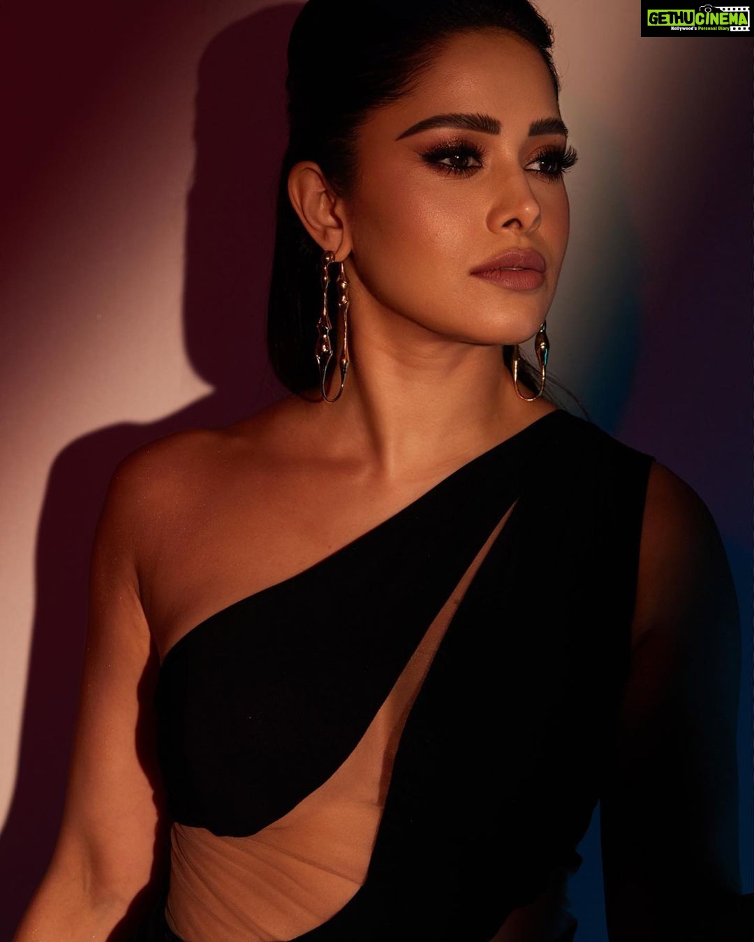 Nushrratt Bharuccha Instagram - I’m back, watch yours ♠️ Outfit: @room24official Jewellery: @sakshijhunjhunwalaofficial @zariinjewelry 👠 : @maisonvalentino Styled by: @samidha.wangnoo Make Up: @makeupbyshefali.s 📸: @studio.bickiboss @bickiboss