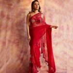 Nushrratt Bharuccha Instagram – 🎈

Saree @awignaofficial 
Earrings @merojewellery 

Stylist @nidhijeswani 
Makeup @makeupbyshefali.s 
Hair @ashwini_hairstylist 

Photographer @venurasuri