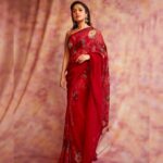 Nushrratt Bharuccha Instagram – 🎈

Saree @awignaofficial 
Earrings @merojewellery 

Stylist @nidhijeswani 
Makeup @makeupbyshefali.s 
Hair @ashwini_hairstylist 

Photographer @venurasuri