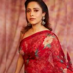 Nushrratt Bharuccha Instagram – 🎈

Saree @awignaofficial 
Earrings @merojewellery 

Stylist @nidhijeswani 
Makeup @makeupbyshefali.s 
Hair @ashwini_hairstylist 

Photographer @venurasuri