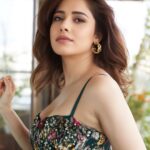 Nushrratt Bharuccha Instagram – Rains!! Makes my Dil go Ummm.. Umm.. Umm.. 🥰🥰

Dress @shopverb 
 Jewelry @tsaraofficial 

Stylist @nidhijeswani 

Makeup @makeupbyshefali.s 
Hair @ashwini_hairstylist 

Photographer @venurasuri