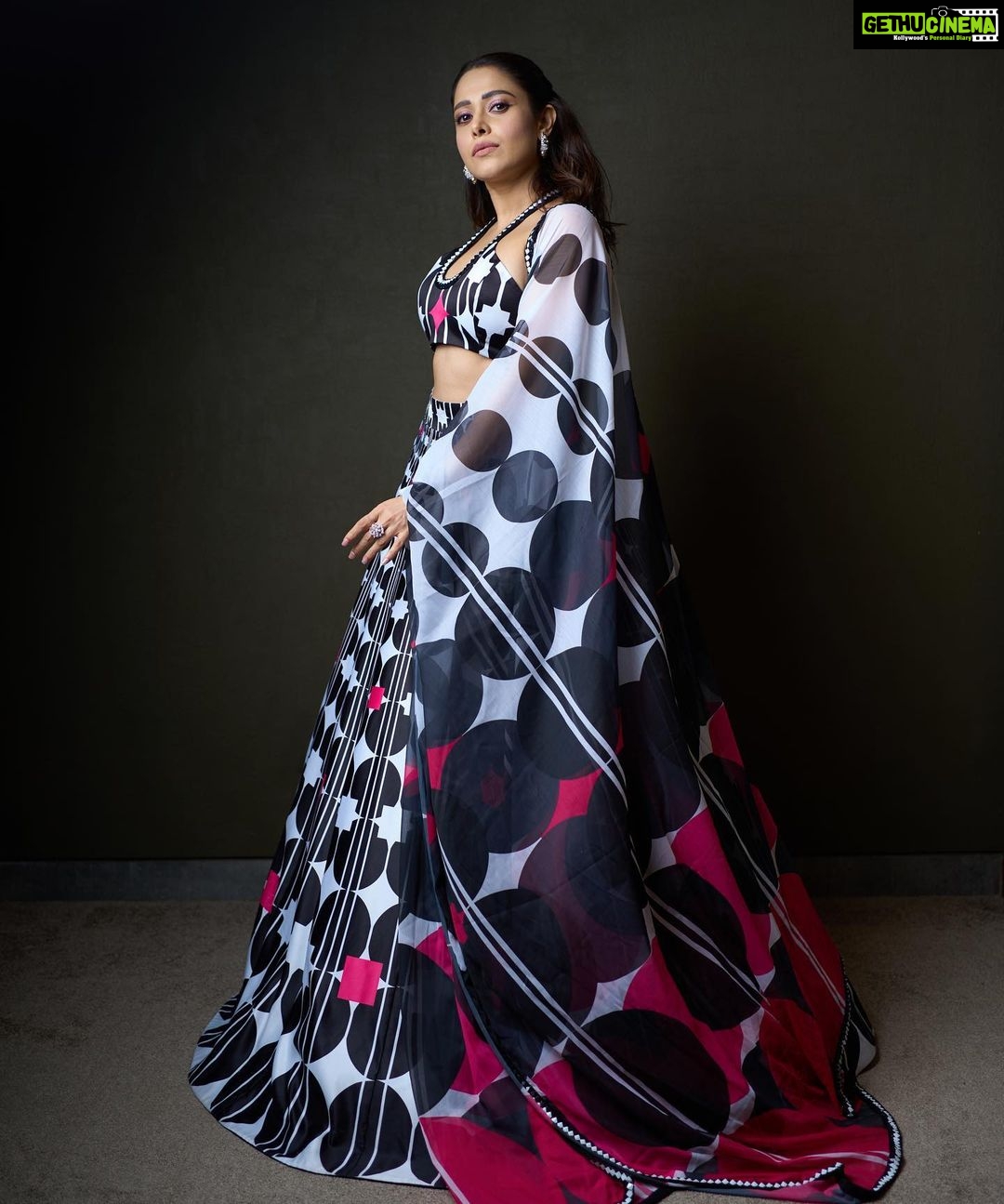Nushrratt Bharuccha Instagram - From My Camera Roll to Yours π πΎπππππ: @manishmalhotra05 @manishmalhotraworld @chandniprakash πΉππ ππππ’: @sunitaguptajewellery @tikamdasmotiramjewellers @ascend.rohank πππ’πππ ππ’ : @samidha.wangnoo πππ’ππ ππππππ: @nidhisawantt π·πππ : @kajal._komal πΈ: @palashsverma