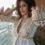 Nushrratt Bharuccha Instagram – Aaj Sunday hai!
Post karne ka din hai 🎶 

Outfit @gopivaiddesigns 
Jewelry @goldenwindow 

Stylist @nidhijeswani 
Makeup @makeupbyshefali.s 
Hair @ashwini_hairstylist 

Photographer @venurasuri