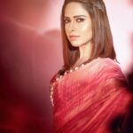 Nushrratt Bharuccha Instagram - Subah ko jab hum neend se jaage, Aankh unhi se chaar hui…🎶 #ganeshchaturthi #festive #festiveseason #festivevibes Saree @ruhrindia Jewelry @azotiique Stylist @nidhijeswani Assisted by @nirikshapoojary_ Makeup @vardannayak Hair @ashwini_hairstylist Photographer @ipshita.db