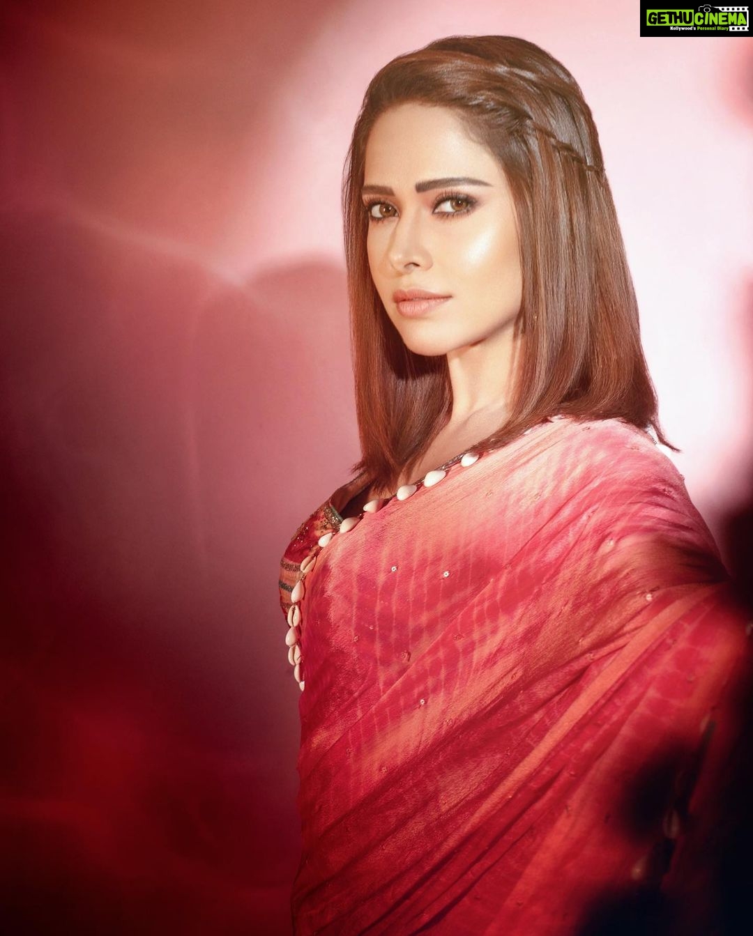 Nushrratt Bharuccha Instagram - Subah ko jab hum neend se jaage, Aankh unhi se chaar hui…🎶 #ganeshchaturthi #festive #festiveseason #festivevibes Saree @ruhrindia Jewelry @azotiique Stylist @nidhijeswani Assisted by @nirikshapoojary_ Makeup @vardannayak Hair @ashwini_hairstylist Photographer @ipshita.db