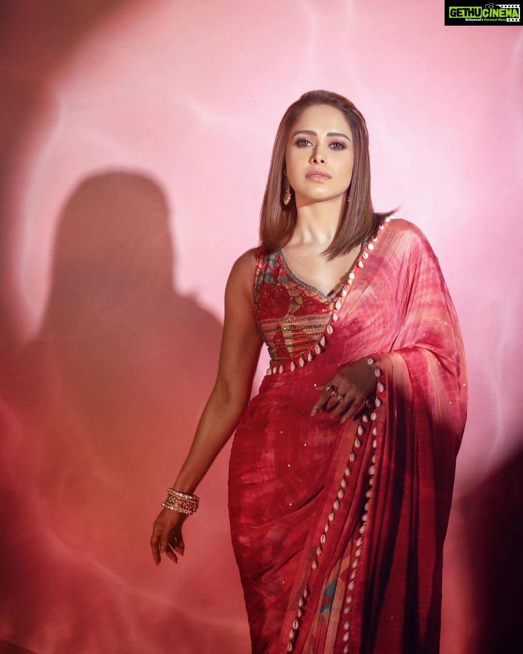 Nushrratt Bharuccha Instagram - Subah ko jab hum neend se jaage, Aankh unhi se chaar hui…🎶 #ganeshchaturthi #festive #festiveseason #festivevibes Saree @ruhrindia Jewelry @azotiique Stylist @nidhijeswani Assisted by @nirikshapoojary_ Makeup @vardannayak Hair @ashwini_hairstylist Photographer @ipshita.db