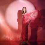 Nushrratt Bharuccha Instagram - Subah ko jab hum neend se jaage, Aankh unhi se chaar hui…🎶 #ganeshchaturthi #festive #festiveseason #festivevibes Saree @ruhrindia Jewelry @azotiique Stylist @nidhijeswani Assisted by @nirikshapoojary_ Makeup @vardannayak Hair @ashwini_hairstylist Photographer @ipshita.db