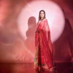 Nushrratt Bharuccha Instagram - Subah ko jab hum neend se jaage, Aankh unhi se chaar hui…🎶 #ganeshchaturthi #festive #festiveseason #festivevibes Saree @ruhrindia Jewelry @azotiique Stylist @nidhijeswani Assisted by @nirikshapoojary_ Makeup @vardannayak Hair @ashwini_hairstylist Photographer @ipshita.db