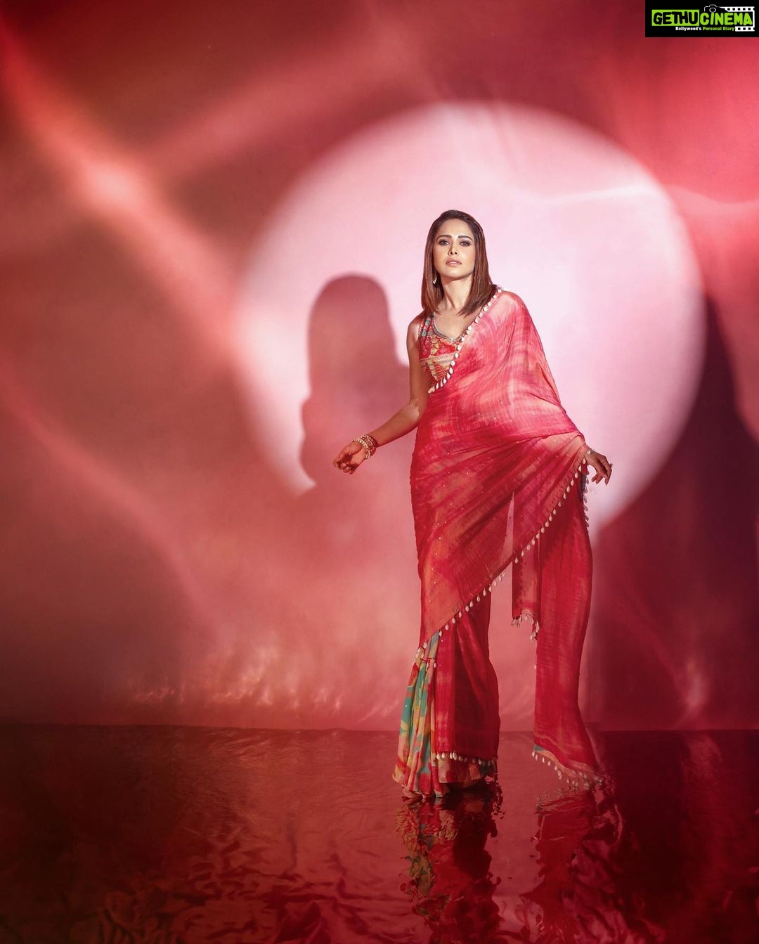 Nushrratt Bharuccha Instagram - Subah ko jab hum neend se jaage, Aankh unhi se chaar hui…🎶 #ganeshchaturthi #festive #festiveseason #festivevibes Saree @ruhrindia Jewelry @azotiique Stylist @nidhijeswani Assisted by @nirikshapoojary_ Makeup @vardannayak Hair @ashwini_hairstylist Photographer @ipshita.db