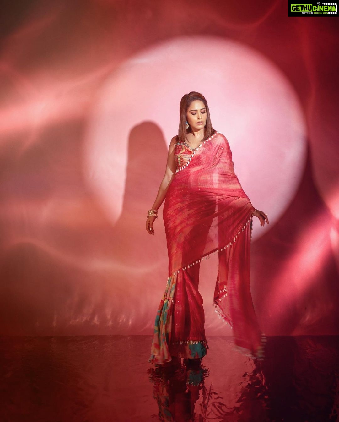 Nushrratt Bharuccha Instagram - Subah ko jab hum neend se jaage, Aankh unhi se chaar hui…🎶 #ganeshchaturthi #festive #festiveseason #festivevibes Saree @ruhrindia Jewelry @azotiique Stylist @nidhijeswani Assisted by @nirikshapoojary_ Makeup @vardannayak Hair @ashwini_hairstylist Photographer @ipshita.db