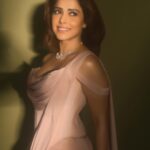 Nushrratt Bharuccha Instagram - Peach-Out ✌🏻 Outfit by :- @karishmaashita Jewellery by :- @mkjewels_india Style by: @samidha.wangnoo Style team : @ritika.kishnani @yashtikaasharmaa Make up : @vardannayak Hair by : @ashwini_hairstylist 📸 : @miteshsphotography