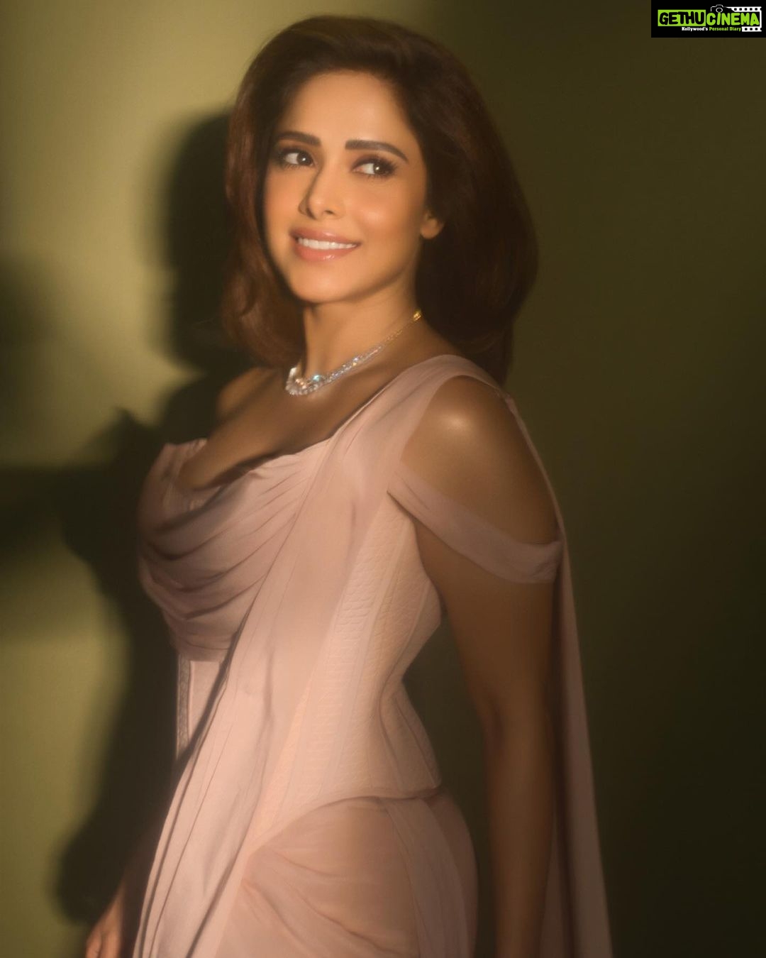 Nushrratt Bharuccha Instagram - Peach-Out βπ» Outfit by :- @karishmaashita Jewellery by :- @mkjewels_india Style by: @samidha.wangnoo Style team : @ritika.kishnani @yashtikaasharmaa Make up : @vardannayak Hair by : @ashwini_hairstylist πΈ : @miteshsphotography