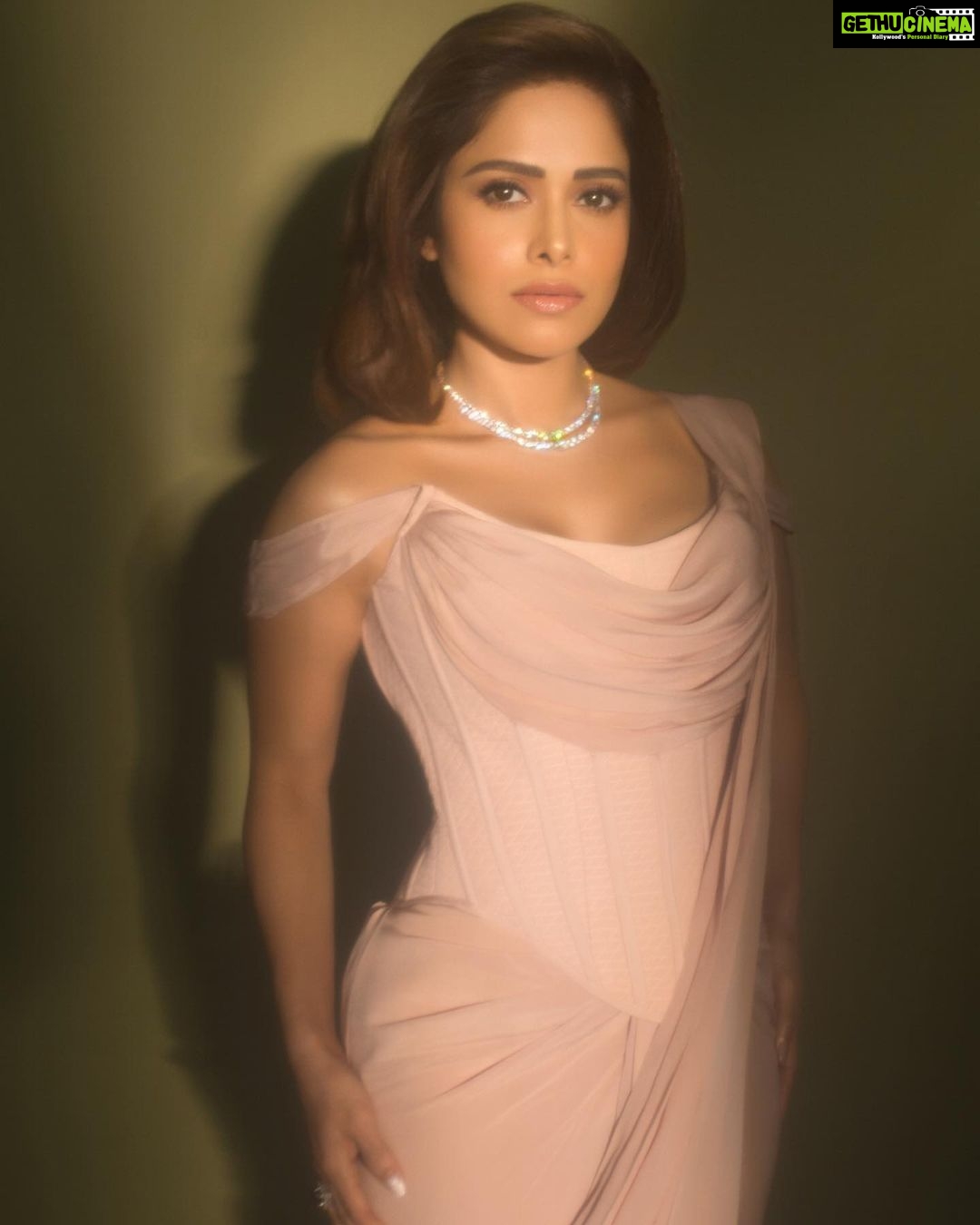Nushrratt Bharuccha Instagram - Peach-Out βπ» Outfit by :- @karishmaashita Jewellery by :- @mkjewels_india Style by: @samidha.wangnoo Style team : @ritika.kishnani @yashtikaasharmaa Make up : @vardannayak Hair by : @ashwini_hairstylist πΈ : @miteshsphotography