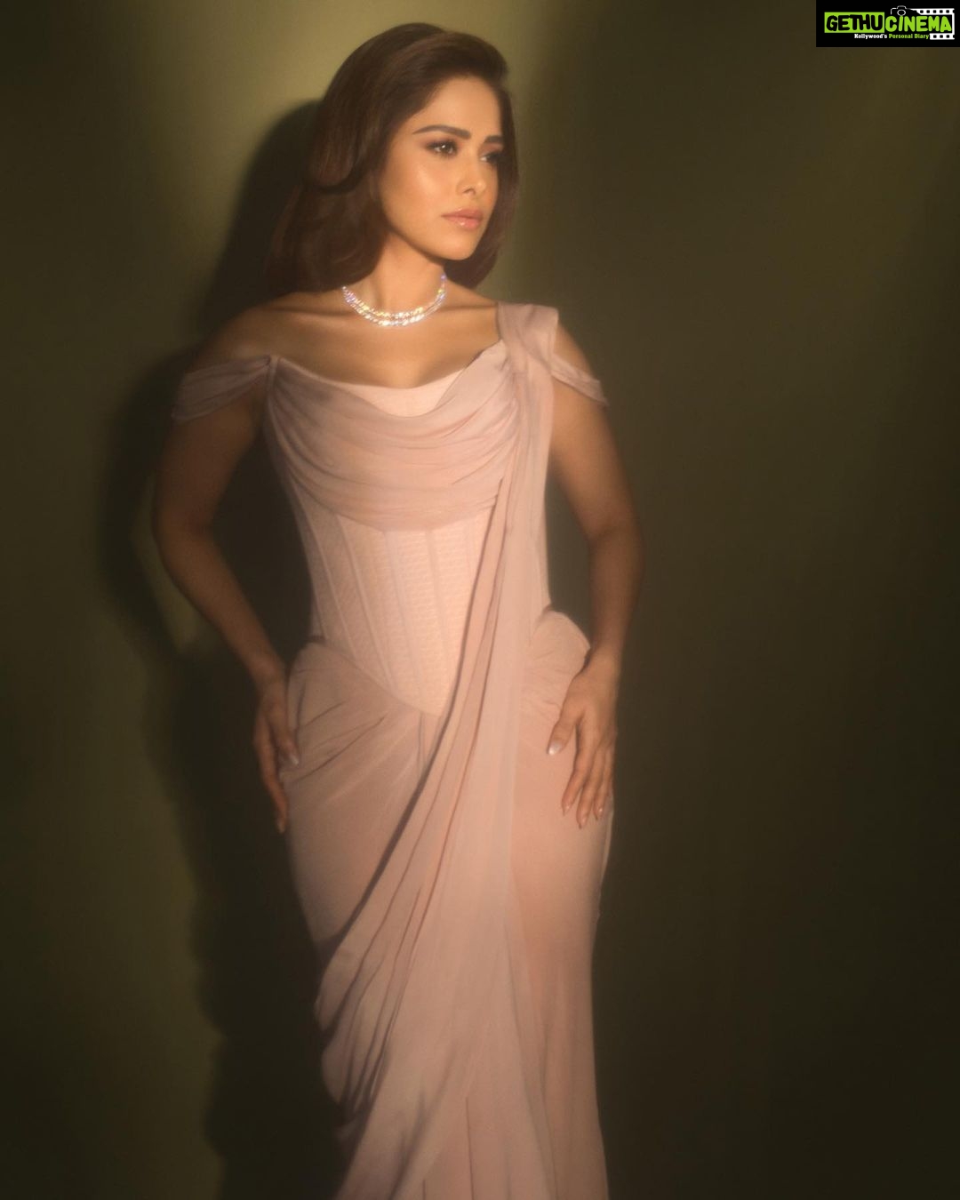 Nushrratt Bharuccha Instagram - Peach-Out βπ» Outfit by :- @karishmaashita Jewellery by :- @mkjewels_india Style by: @samidha.wangnoo Style team : @ritika.kishnani @yashtikaasharmaa Make up : @vardannayak Hair by : @ashwini_hairstylist πΈ : @miteshsphotography