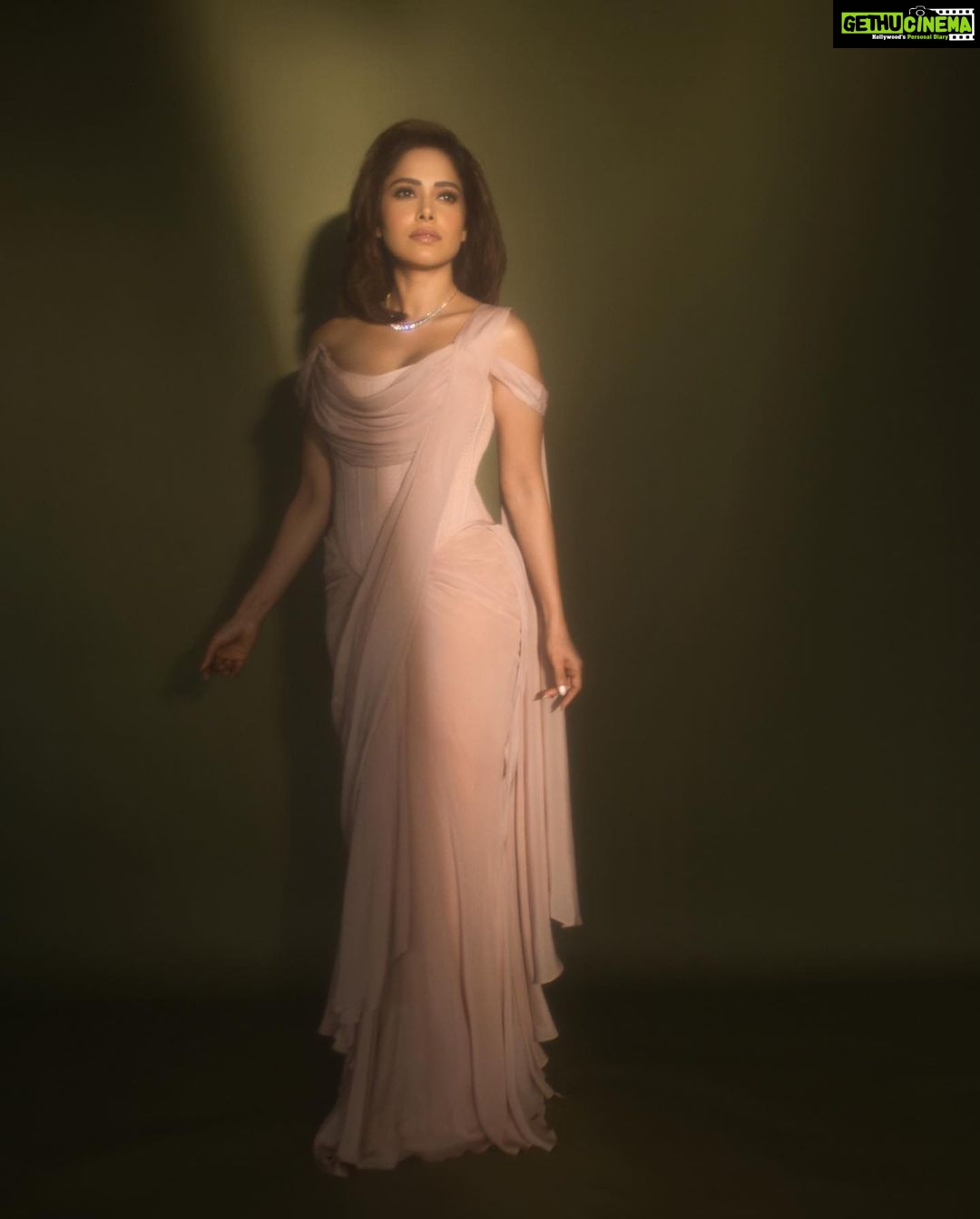 Nushrratt Bharuccha Instagram - Peach-Out βπ» Outfit by :- @karishmaashita Jewellery by :- @mkjewels_india Style by: @samidha.wangnoo Style team : @ritika.kishnani @yashtikaasharmaa Make up : @vardannayak Hair by : @ashwini_hairstylist πΈ : @miteshsphotography