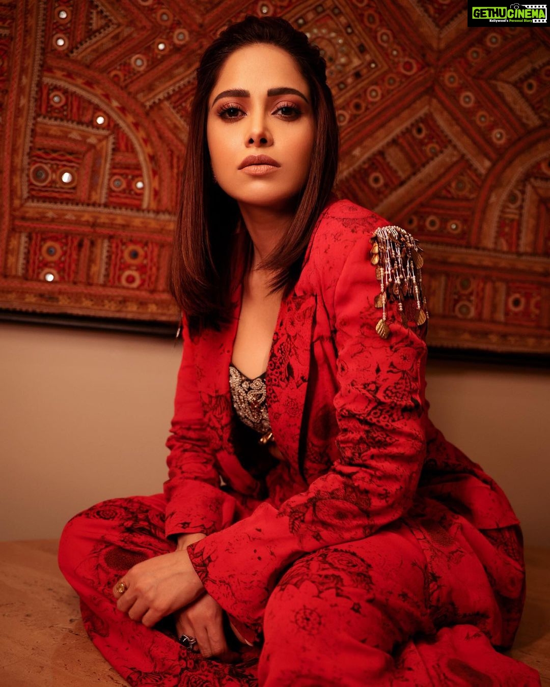 Nushrratt Bharuccha Instagram - You do you, and I’ll do better! 🙌🏻 Pant-suit @bhumikasharmaofficial Stylist @nidhijeswani Assisted by @nirikshapoojary_ Makeup @vardannayak Hair @ashwini_hairstylist Photographer @ishanzaka