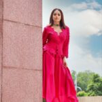 Nushrratt Bharuccha Instagram – Chal chale… Aasmaan ke paray… 

Outfit: @mrunalinirao 
Neckpiece: @karnikajewelshyd 

Style by me: @samidha.wangnoo 
Style team : @ritika.kishnani @yashtikaasharmaa 

Make up : @vardannayak 
Hair by : @ashwini_hairstylist 
📸 : @lakshaysachdevaphotography
