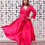 Nushrratt Bharuccha Instagram - Chal chale… Aasmaan ke paray… Outfit: @mrunalinirao Neckpiece: @karnikajewelshyd Style by me: @samidha.wangnoo Style team : @ritika.kishnani @yashtikaasharmaa Make up : @vardannayak Hair by : @ashwini_hairstylist 📸 : @lakshaysachdevaphotography