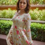 Nushrratt Bharuccha Instagram – 🌺

Outfit @paulmiandharsh 
Earrings @azotiique 
Styled by @nidhijeswani 
Assisted by @nirikshapoojary_ 
Makeup @vardannayak 
Hair @ashwini_hairstylist 
Photos @akshat_rastogi22