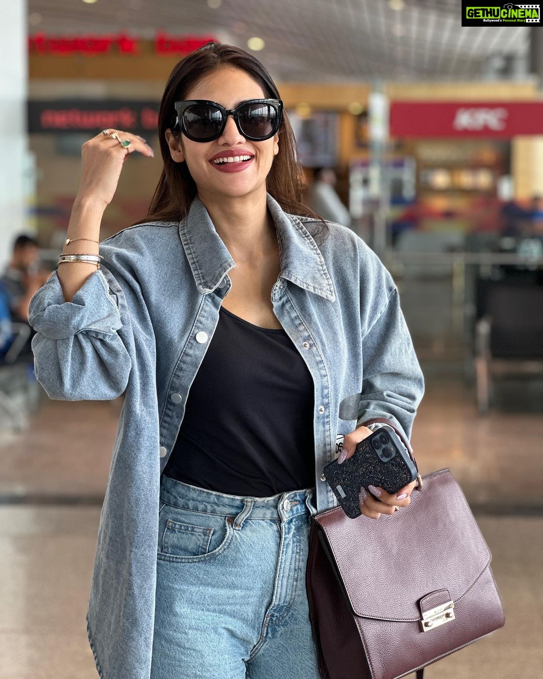 Nusrat Jahan Instagram - Ready or not.. Candids I’ll always love.. what say folks?!