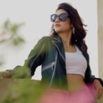 Nusrat Jahan Instagram - This song is a vibe … @kiara_sen111 @yashieroy31 @dagdai @brushofpritam @sujitdas466 @abinashbhowmick_official 🎥 @parijwalmohta @shivam.rec709 @sanjuktan @avi_shake__ #sunday #instareels #obsessed #trendingsongs #trending