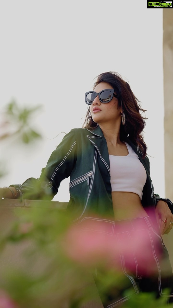 Nusrat Jahan - 52K Likes - This song is a vibe ā¦
@kiara_sen111 @yashieroy31 @dagdai
@brushofpritam @sujitdas466
@abinashbhowmick_official
š„ @parijwalmohta @shivam.rec709
@sanjuktan @avi_shake__
#sunday #instareels #obsessed #trendingsongs #trending