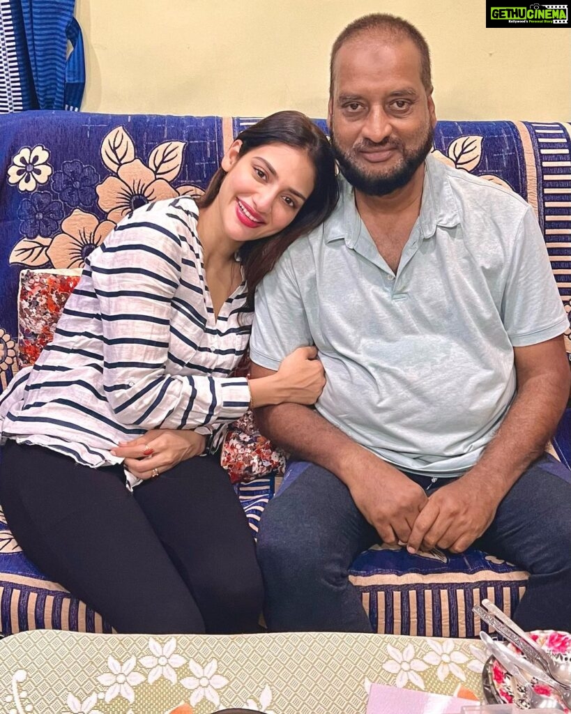 Nusrat Jahan Instagram - Thank you for always supporting, providing, protecting and nurturing us.. Will always be Daddy’s lil girl forever… I’ve inherited wisdom.. strength and of course my height from u 🙈😛 Happy Fathers Day to all ..!! @mohammadshahjahan979 @nuzhatjahan__ @okaysanaaa @ziyaaxd