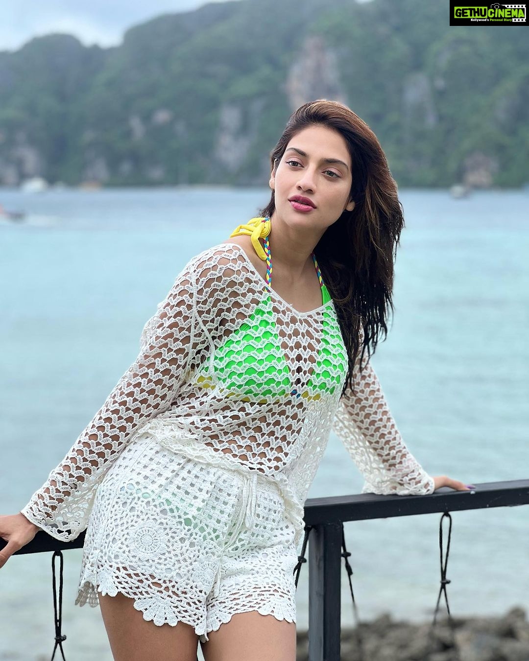 Nusrat Jahan - 51.6K Likes - Laze Around.. coz itās Sunday !
#throwback #sunday #noedit #nofilter