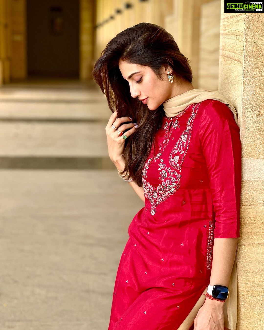 Nusrat Jahan Instagram - কপালে টিপ… অদ্ভুত মায়ার বাঁধন!