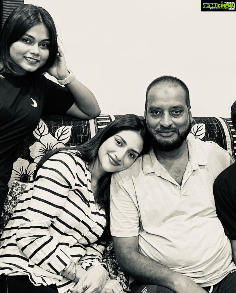 Nusrat Jahan Instagram - Thank you for always supporting, providing, protecting and nurturing us.. Will always be Daddy’s lil girl forever… I’ve inherited wisdom.. strength and of course my height from u 🙈😛 Happy Fathers Day to all ..!! @mohammadshahjahan979 @nuzhatjahan__ @okaysanaaa @ziyaaxd
